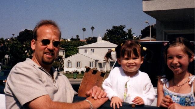 Рэй с дочками Хэйли и Кэннеди, источник фото: https://www.cbsnews.com/