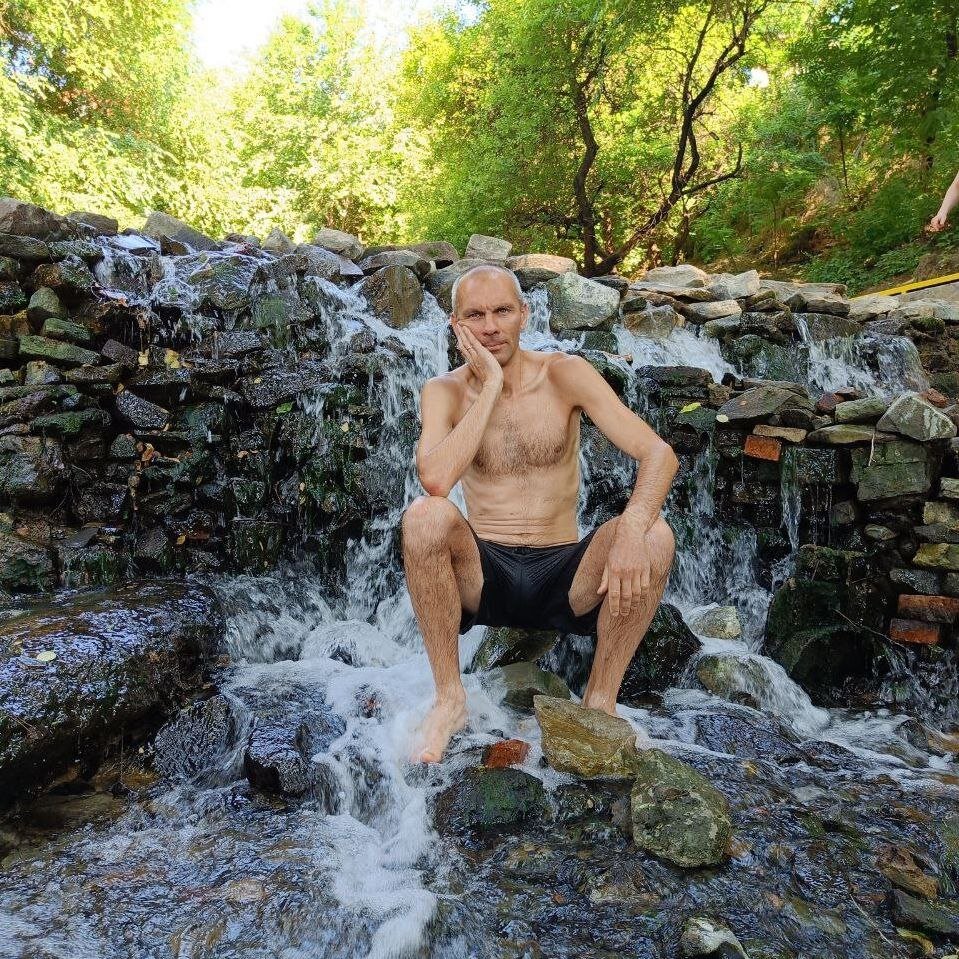 Сижу я на камне и думку гадаю... 