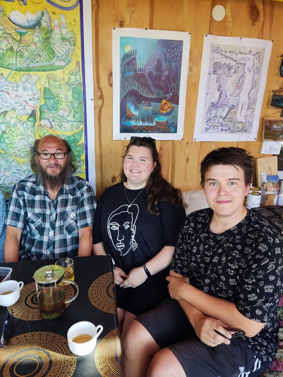 Это счастливые люди. 