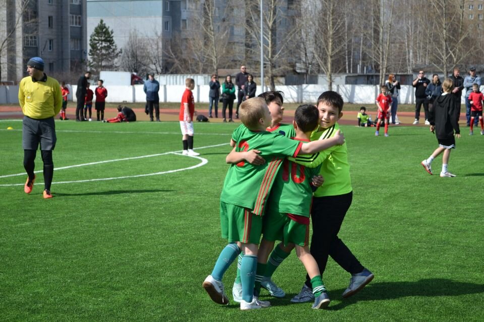    Детские дворовые команды Барнаула разыграли Кубок городской Думы по мини-футболу . Источник: Алексей Кучерявых