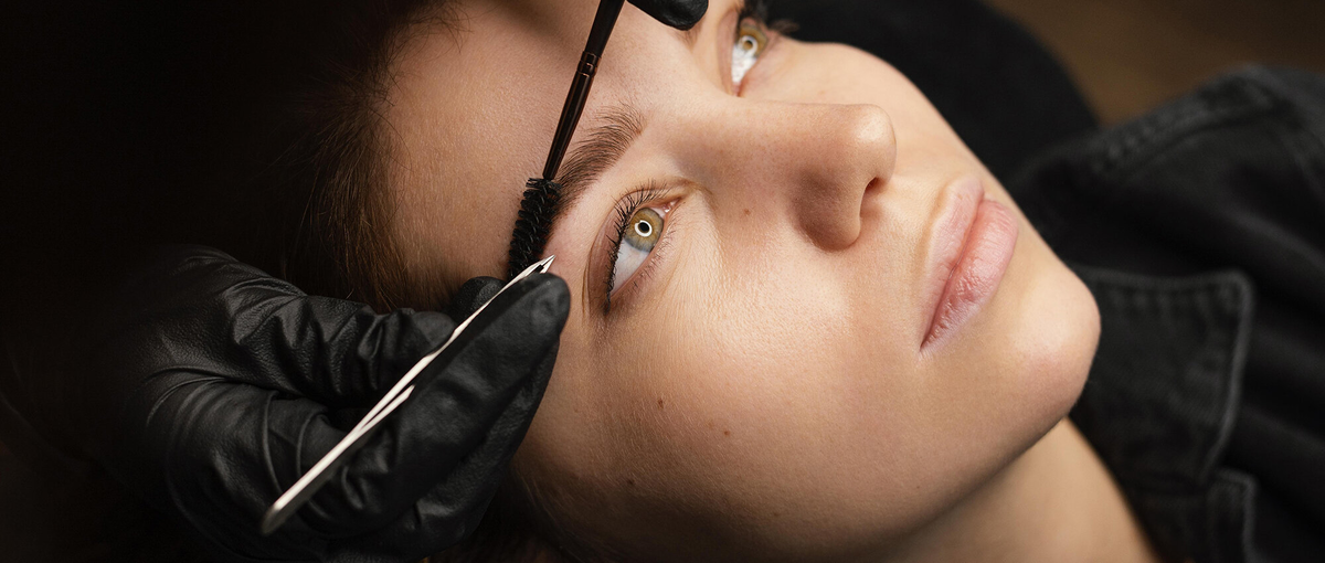 В среднем для создания эффекта насыщенного объема используется от 40 до 100 искусственных ресниц.