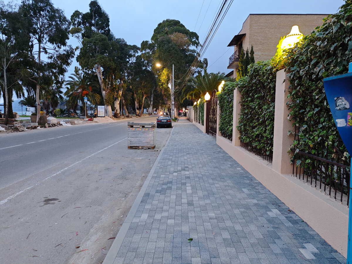 Новые пешеходные тротуары в Гагра