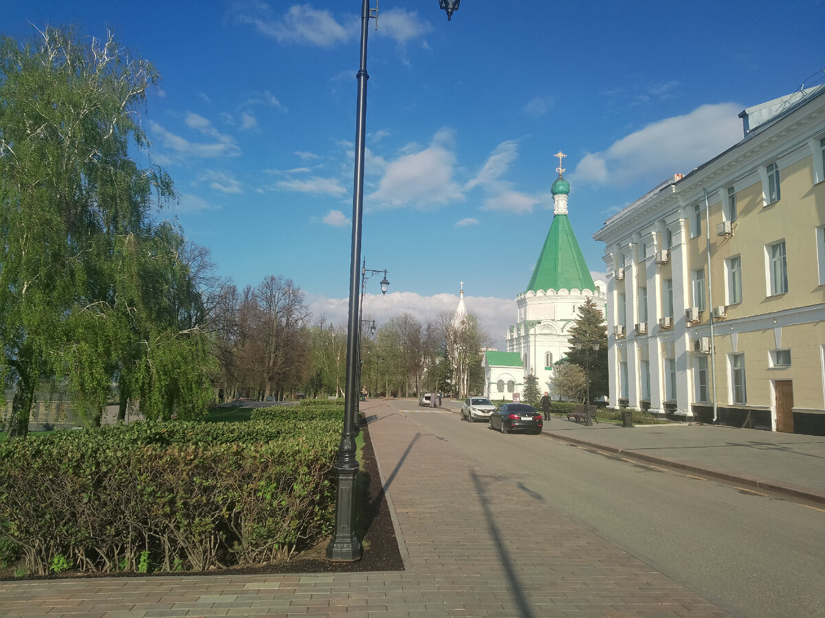 Сегодня Губернаторский дом скрыт за деревьями - там Художественный музей, Арсенал стал выставычным центром современного искусства, на месте Георгиевской церкви ЖК Георгиевский. От Спасо-Преображенского собора осталась колокольня (реплика, т.е. материалы новые чертёж старый, построена заново). Архангельский собор и здание Присутсвенных мест (ныне филармония) сохранились без изменений