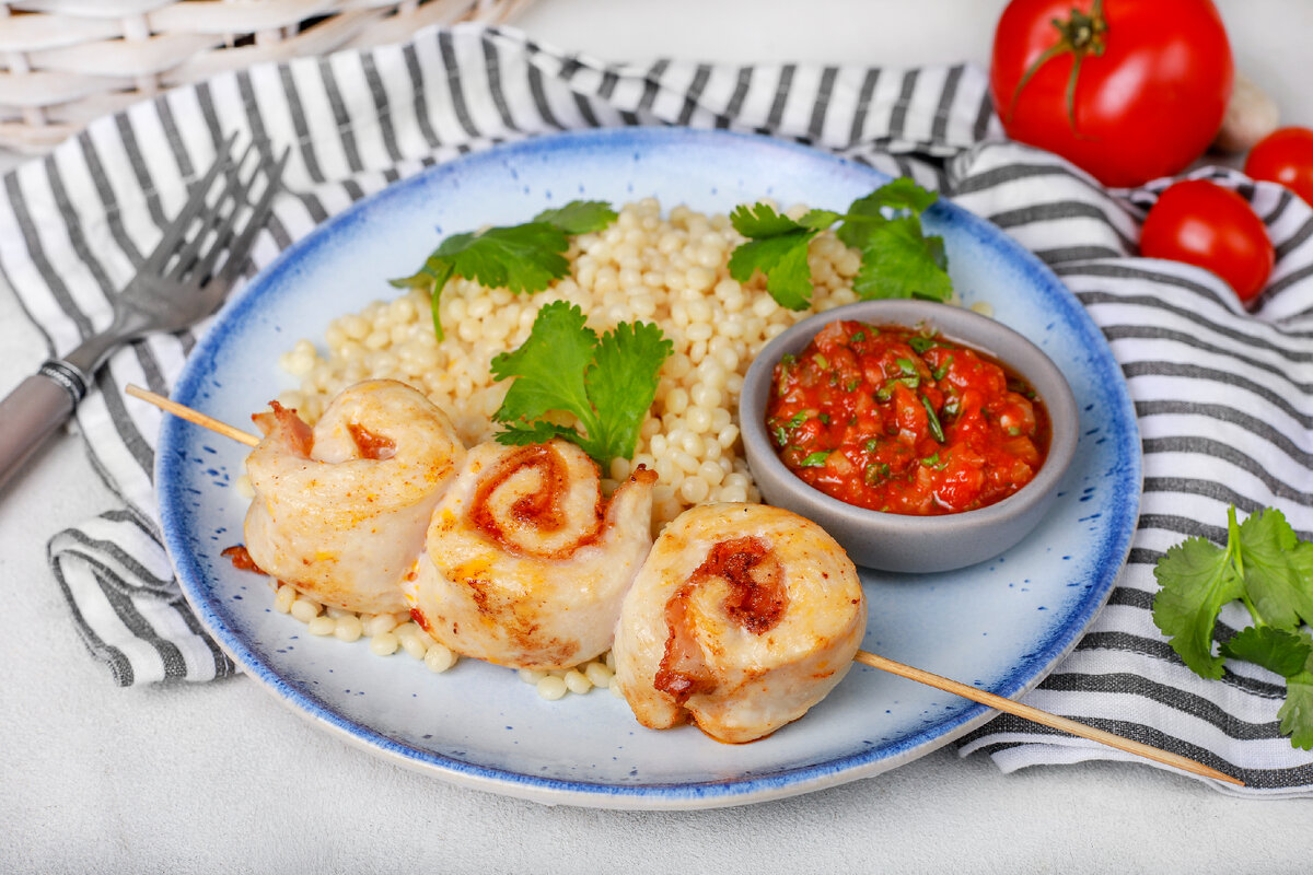  Шашлычки из курицы с беконом, птитимом и фирменным соусом