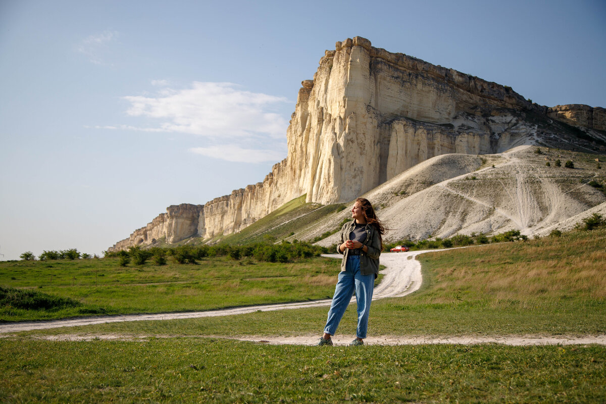 Фото сделано примерно с этой точки: 45.102746, 34.623768