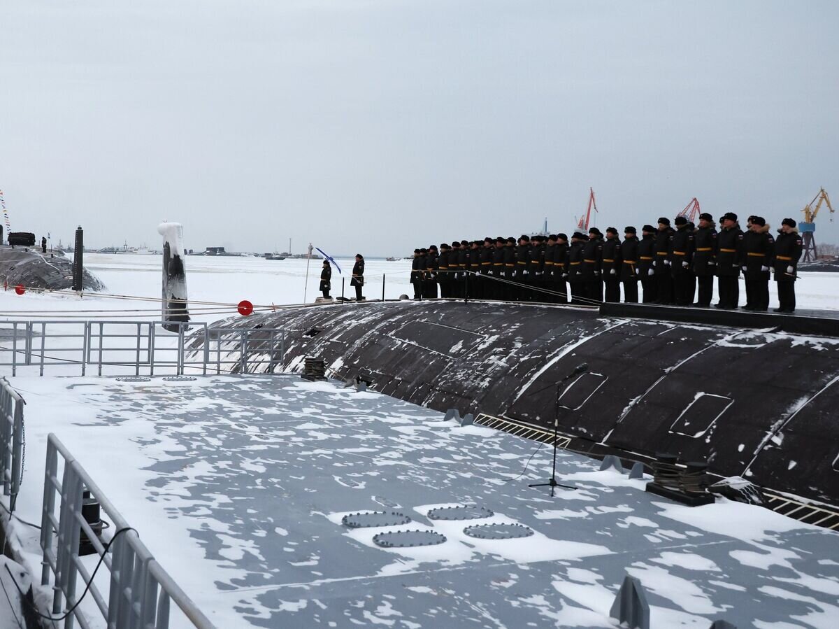    Торжественная церемония подъема Военно-морских флагов на атомных подводных крейсерах "Император Александр III" и "Красноярск" в Северодвинске© РИА Новости . Михаил Климентьев