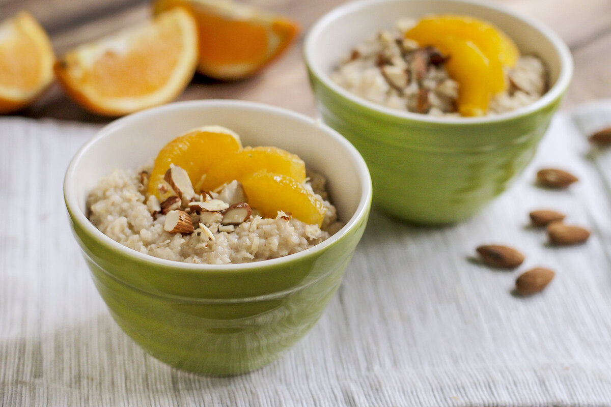 Богатырская ячневая каша с апельсином, корицей и миндалем