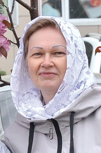 – Прожили мы с мужем 25 лет, а 1 января 2022 года мой Валера умер. Он был творческим человеком, писал стихи. У него вышло несколько поэтических сборников. Детей мы хотели, но не получалось.