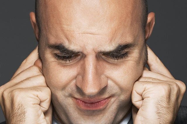    Что делать, если щёлкает в ушах?