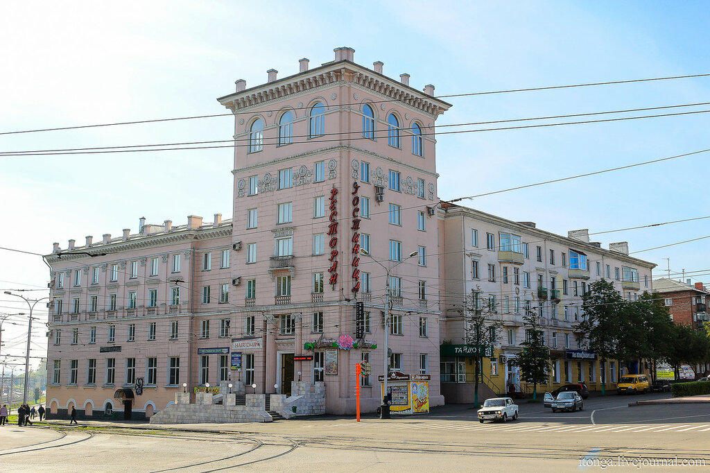 Комсомольская, 1