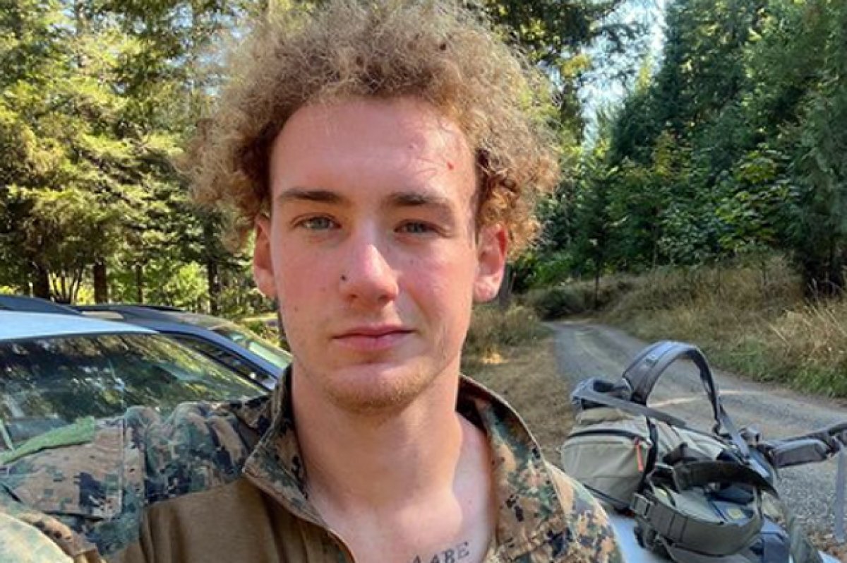    Ян Бердетт.