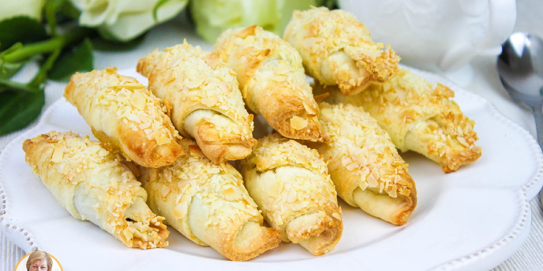 Рогалики с чёрной смородиной и орехами! Очень простое и вкусное печенье