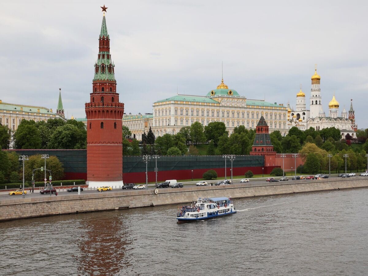    Водовзводная башня Московского Кремля и Большой Кремлевский дворец© РИА Новости / Виталий Белоусов