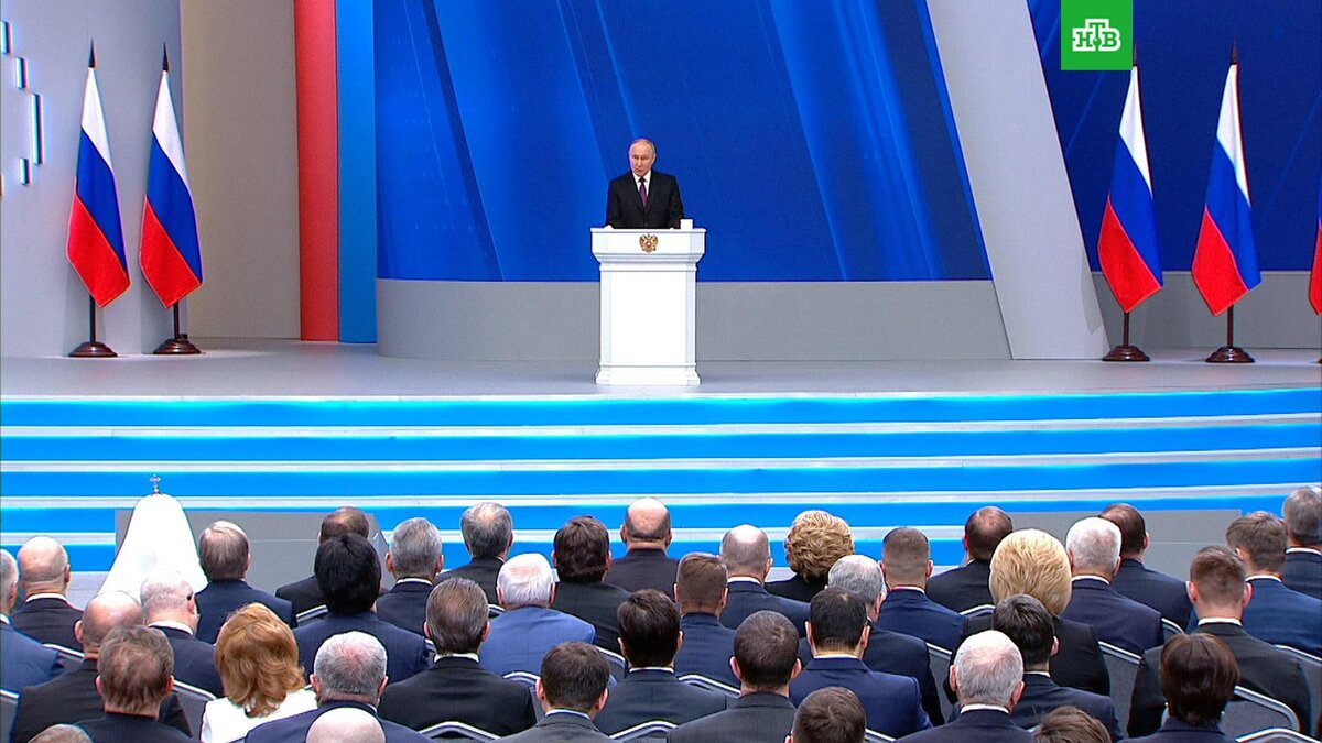    Путин призвал совершенствовать механизм ЕГЭ