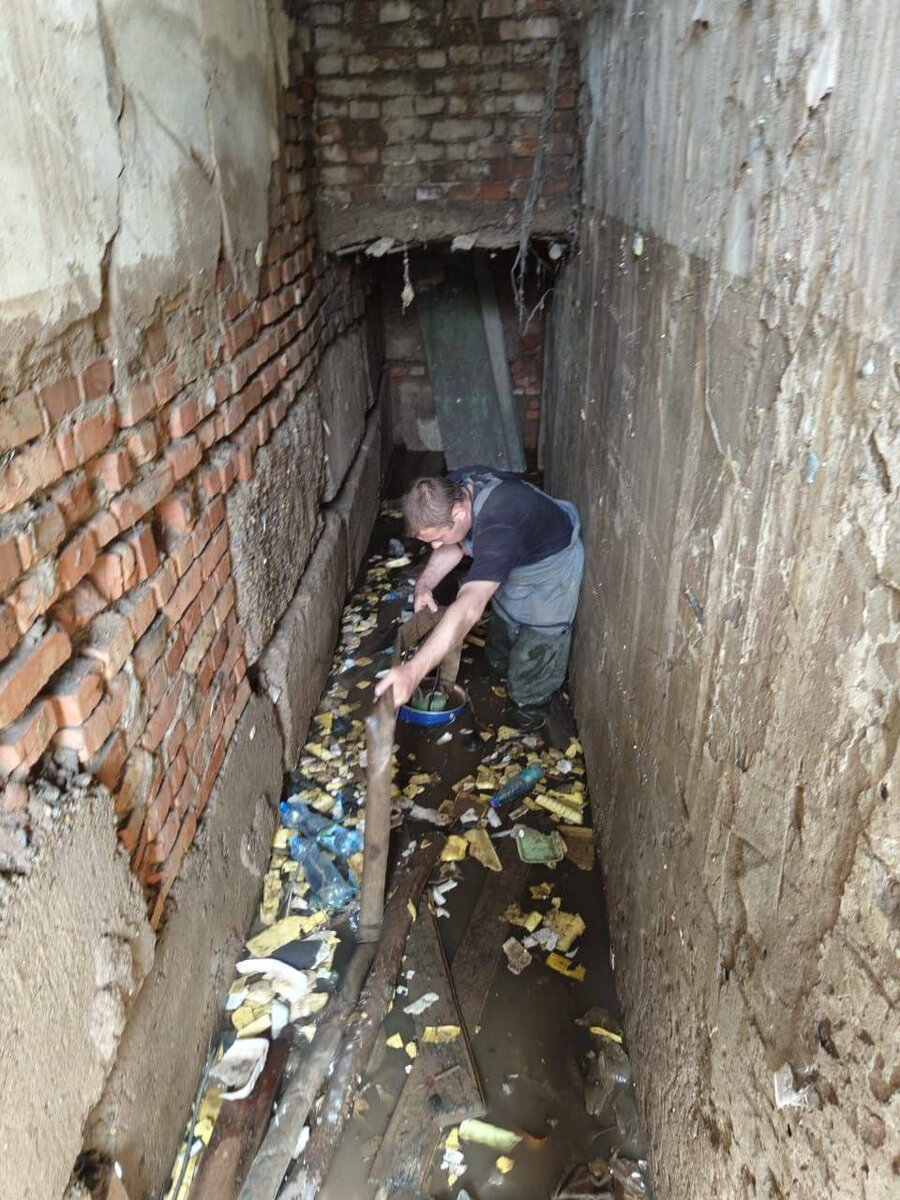  📷    В Оренбурге в многоквартирках на Потехина устраняют последствия паводка Марина Шарт