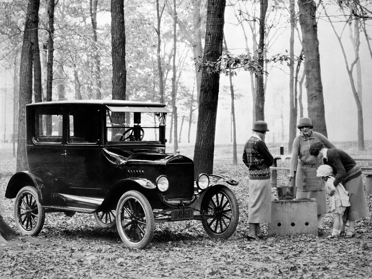 Ford model T, впервые появилась в 1908 году 