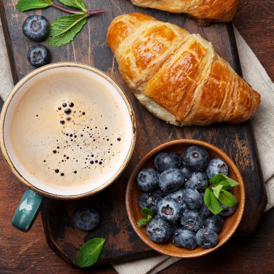 Кстати, теперь макать круассан в кофе любят во всём мире, а не только во Франции