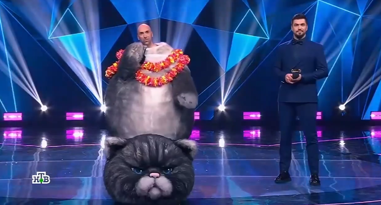 Под маской оказался Евгений Папунаишвили. Танцор и хореограф. 