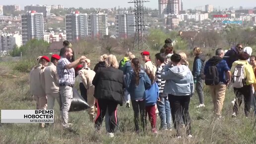 Жители Волгограда привели в порядок исторические места и мемориальные комплексы во время субботника