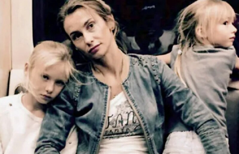 Елена с дочками