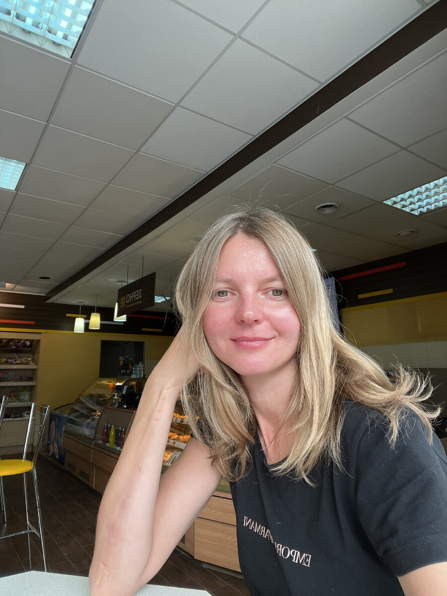 Привет! Это я - Кристина Артеменкова || AI Контент-Маркетер