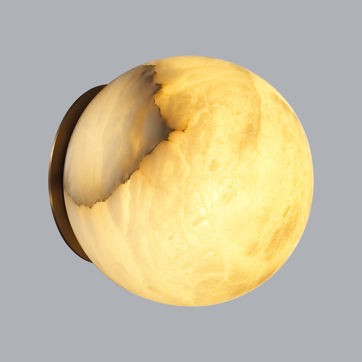 При теплом свете фактура алебастра выглядит уютнее, эффектнее и богаче, при дневном свете — ярче