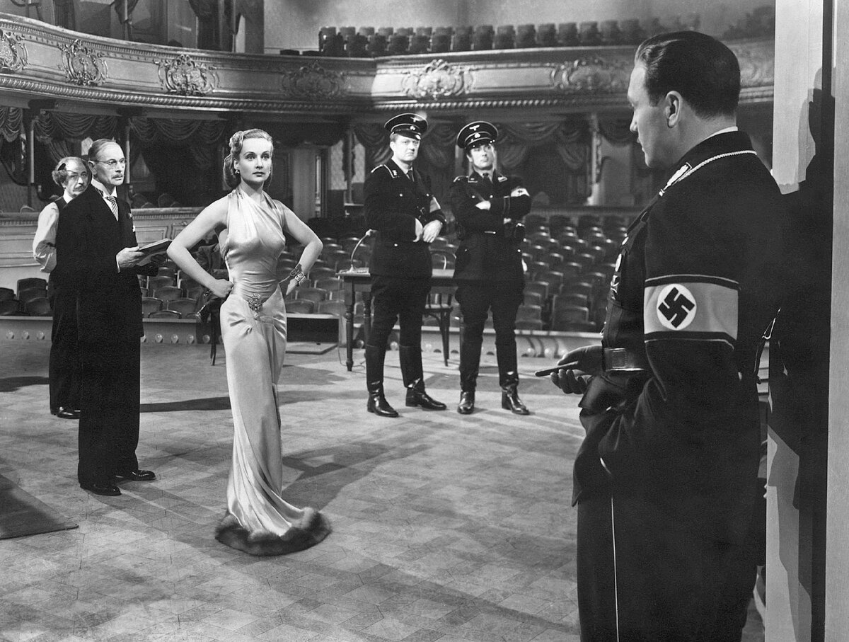 Кадр из фильма "Быть или не быть" (1942)