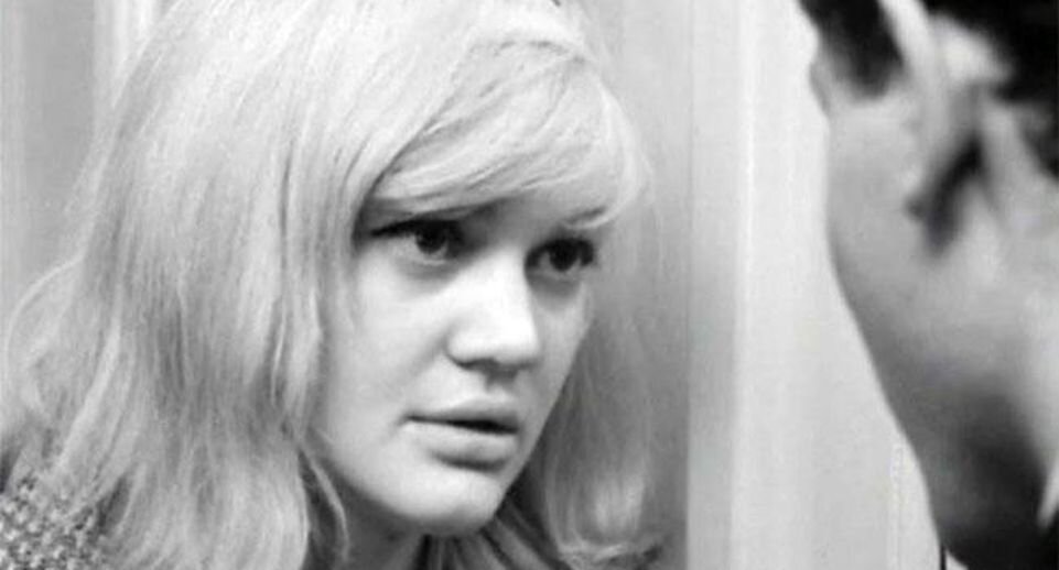    Кадр из фильма «Любовные похождения блондинки» (1965) / kino-teatr.ru