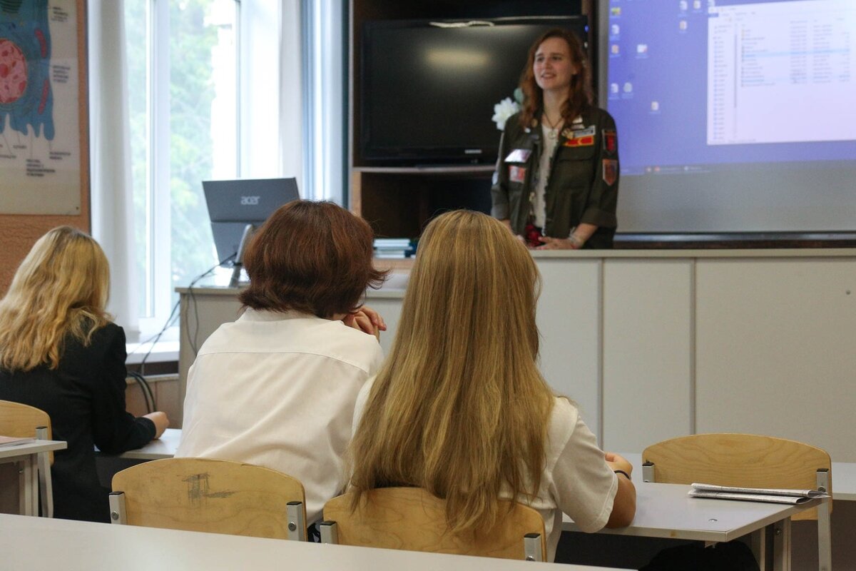 На уроке «Разговоры о важном» говорили о празднике, посвященном трудящимся и соблюдению их прав.  Фото: ФедералПресс / Ольга Юшкова