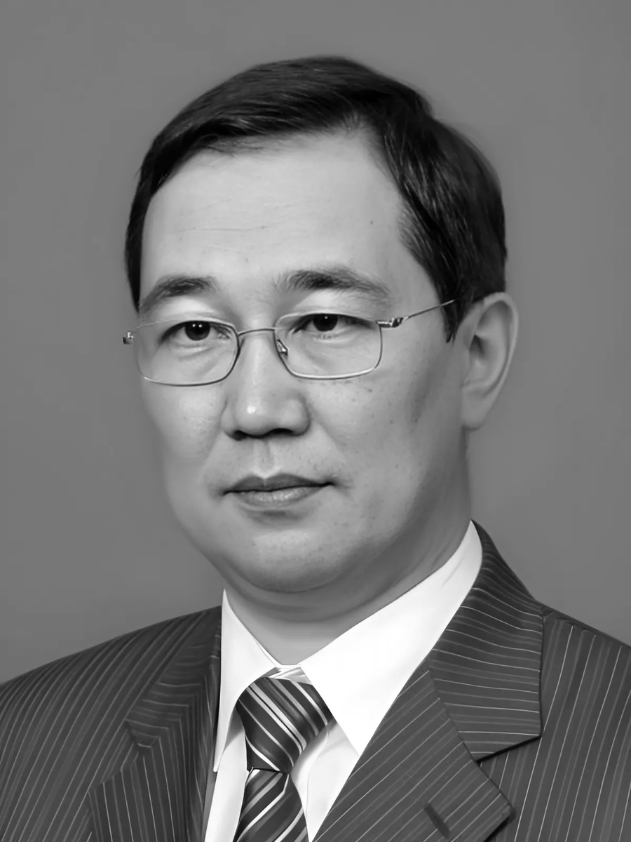 Айсен Николаев