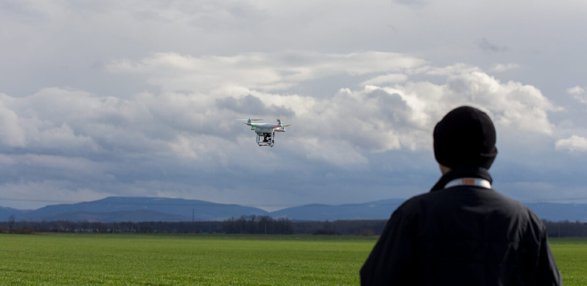 Внешний пилот и БВС. Изображение из интернета.
