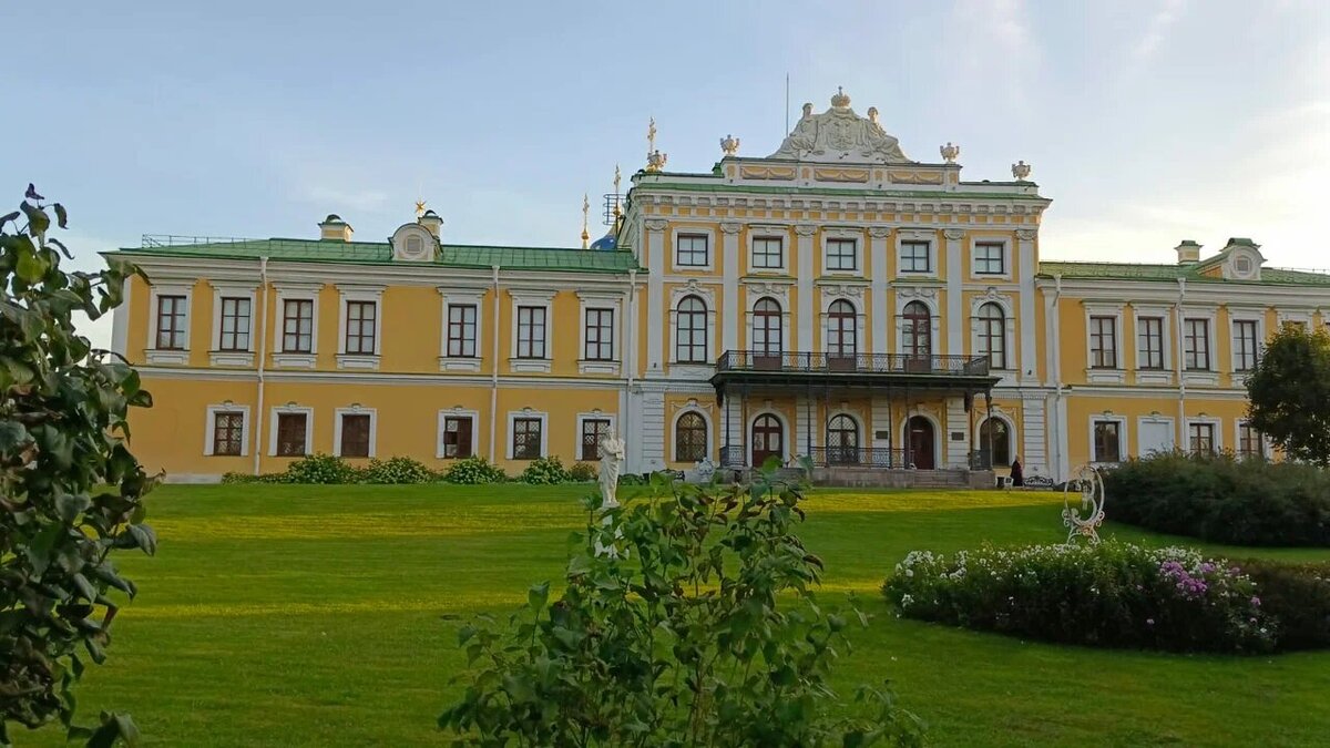 Некоторые экскурсионные программы включают посещение путевого императорского дворца, построенного в Твери в XVIII веке. Фото: Екатерина / Яндекс Карты 