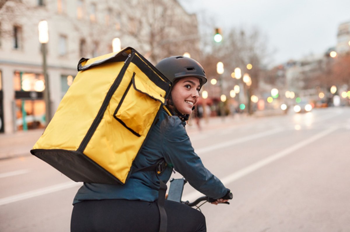    Доставщики нужны всегда.