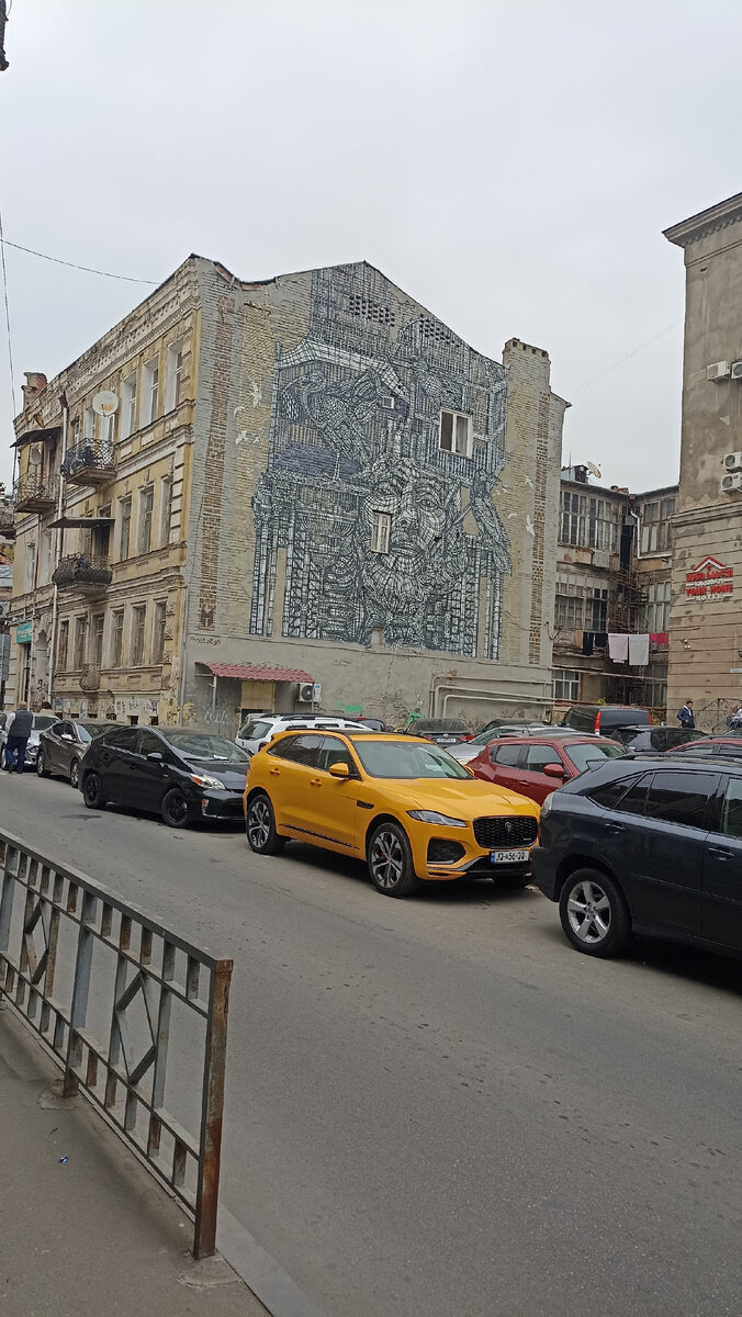 Улица Михаила Цинамдзгвришвили в Тбилиси 