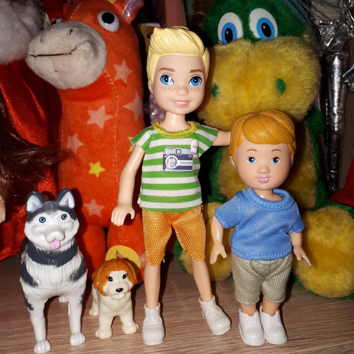 Егор, Павлик и 2 пёсика.