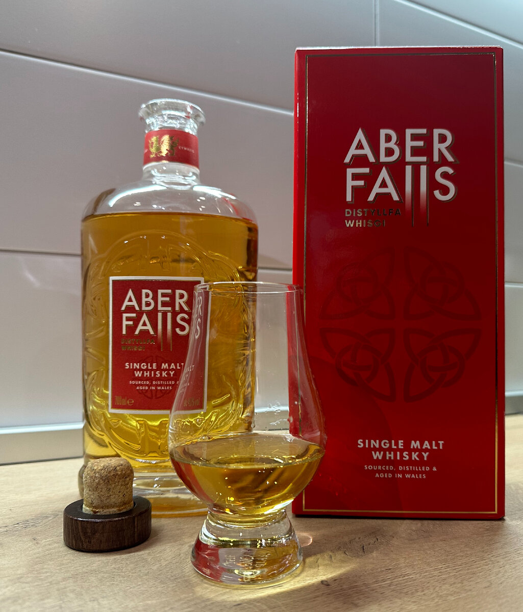 Над коробкой бились умы лучших Валлийских дизайнеров