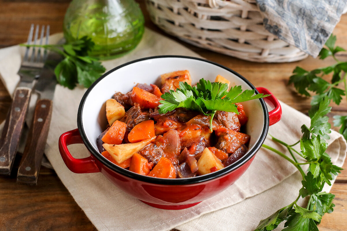 Говядина по-сибирски с пастернаком и морковью