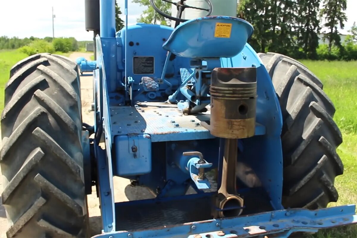 Bulldog 10,3-литровый двигатель мощностью примерно 45 лошадиных сил