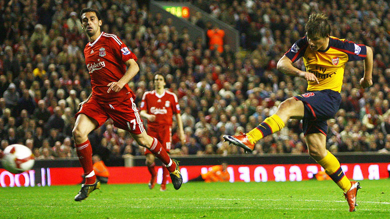    Андрей Аршавин забивает «Ливерпулю» ударом с левой ноги. Getty Images
