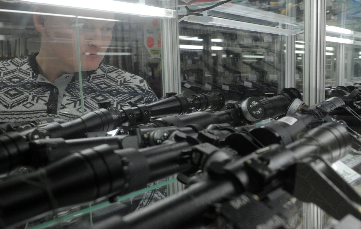 Огнестрельное оружие в Латвии пользуется большим спросом / © Sputnik, Grigory Sysoev