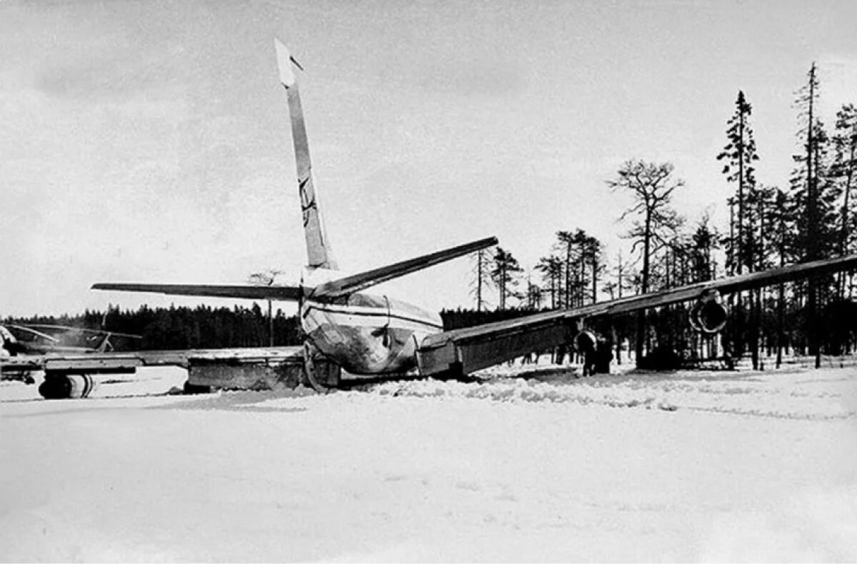 Корейский самолет сбитый. Корейский Боинг 1978 год Карелия. Катастрофа Boeing 707 в Карелии. Боинг Корпиярви. Инцидент 1978 Боинг 707.