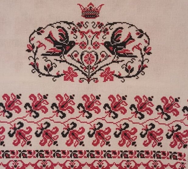 В наши дни вышитые полотенца - рушники  можно увидеть в музеях, частных коллекциях, на славянских праздниках и свадьбах и, конечно же, в "бабушкиных сундуках".-2