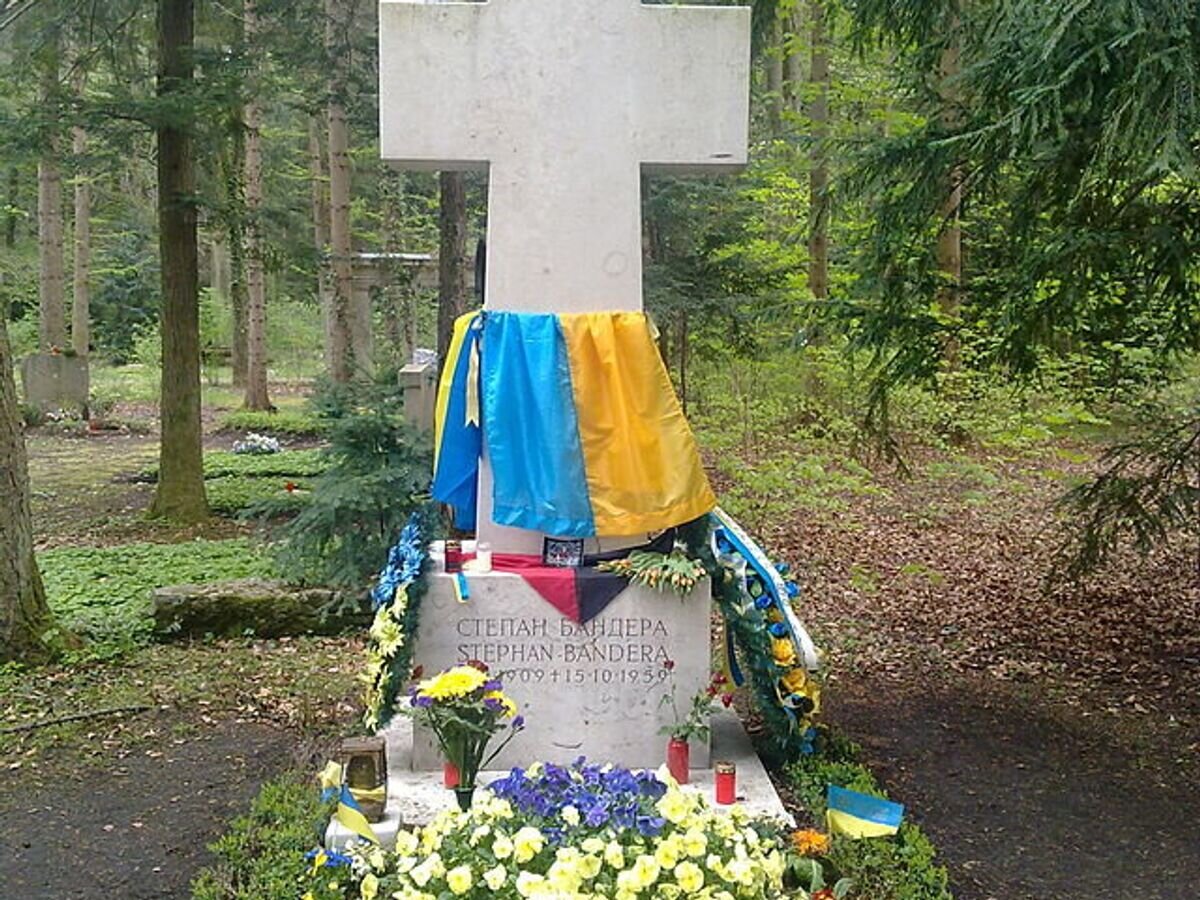    Могила Степана Бандеры в Мюнхене© Фото : Chricho