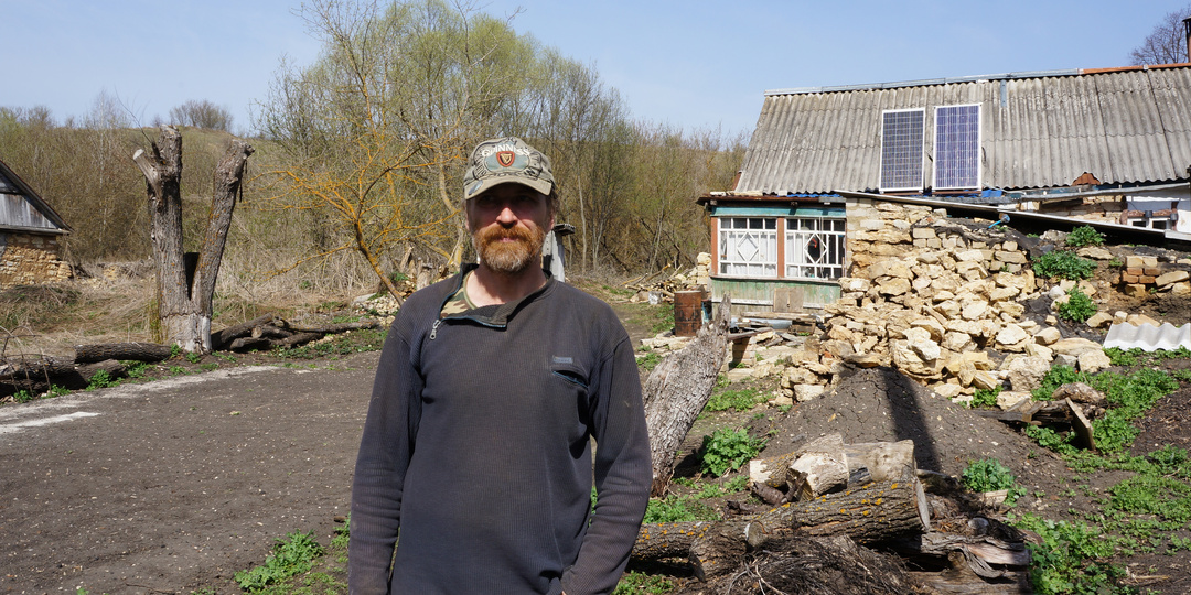 Отшельник Сергей Есенин рассказал о дальнейших планах на жизнь в глухой деревне. Неожиданно, но у него скоро появятся соседи