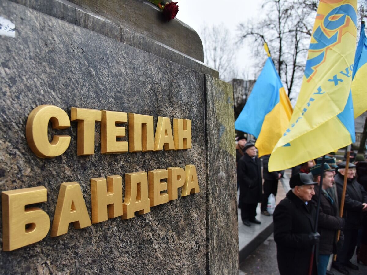    Участники марша националистов, приуроченного к 110-й годовщине со дня рождения Степана Бандеры, во Львове. 1 января 2019© РИА Новости / Стрингер