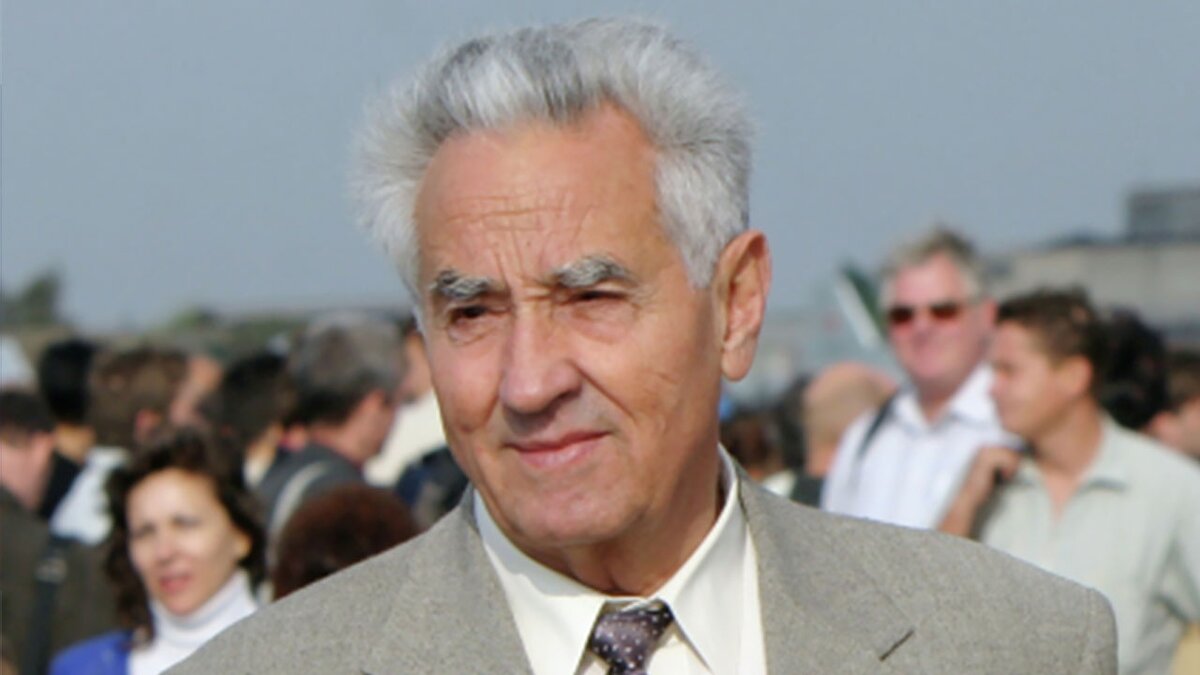 Гай Ильи́ч Севери́н (24 июля 1926 — 7 февраля 2008) — генеральный конструктор НПО «Звезда» (1964—2008), Герой Социалистического Труда (1982), академик Российской академии наук, доктор технических наук, профессор, учёный в области систем жизнеобеспечения экипажей самолётов и космических кораблей, повышения эффективности боевых самолётов. 