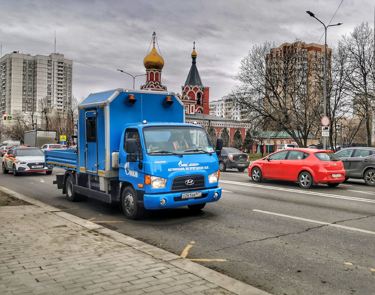 Мастерская на шасс Hyundai HD-78. МОЭК, автомобиль на газу. Интересно то, что формально этот автомобиль без марки и без модели. Шереметьевская улица.