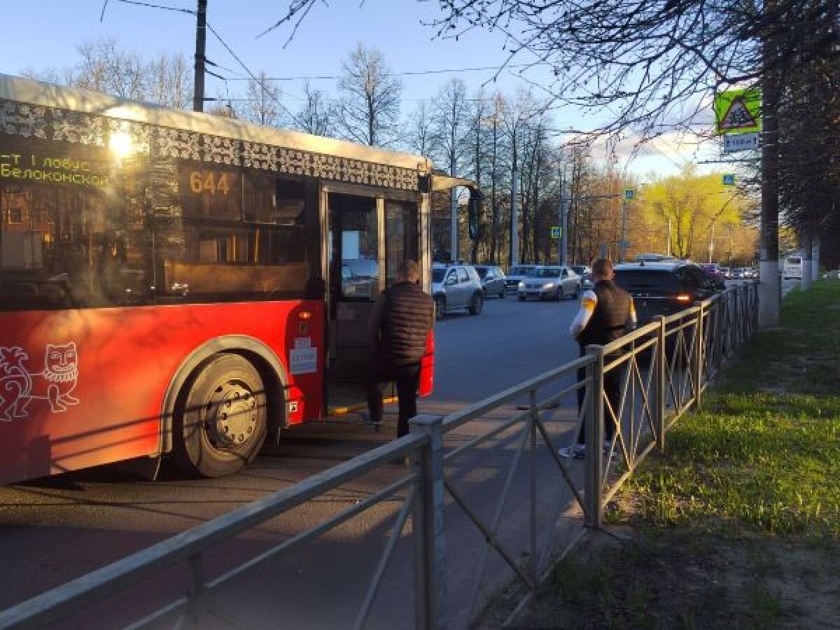 У меня даже дочь в автобусе упала