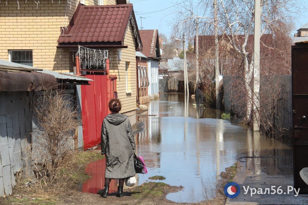    Теперь не только улицы, но и дома: В Оренбургской области уточнили тех, кто попал в зону ЧС и имеет право на компенсации