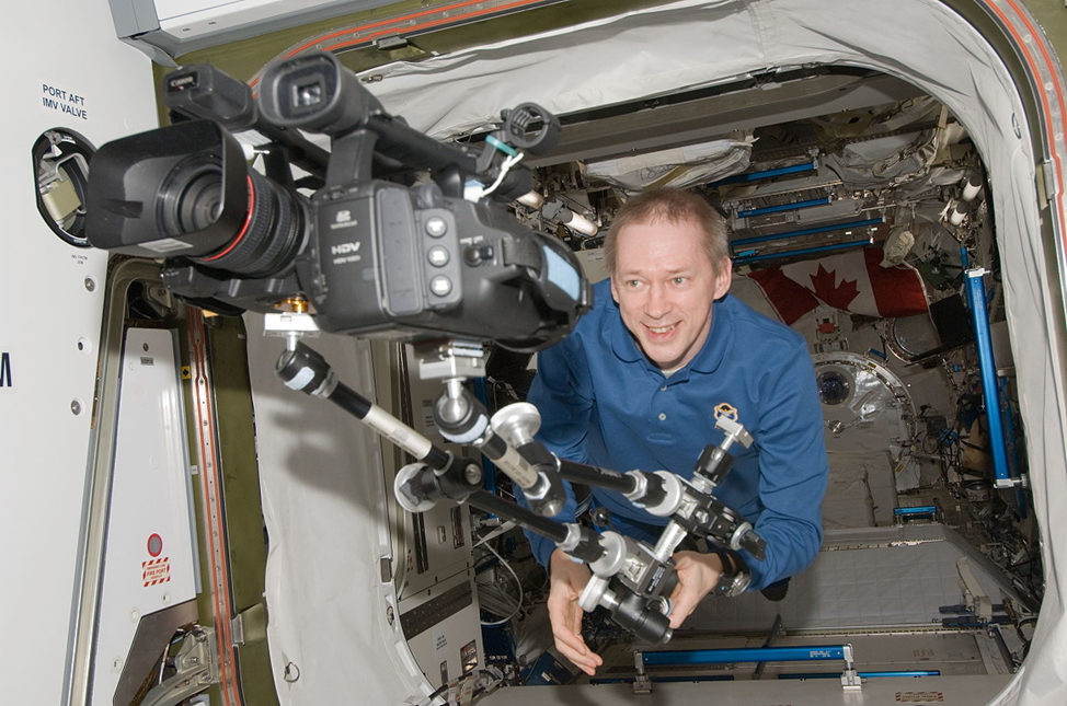 Видеосъемка на МКС одна из важнейших задач экипажа. Фото: spacefacts.de